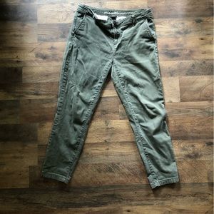 Eddie Bauer size 8 slightly curvy skinny green pant